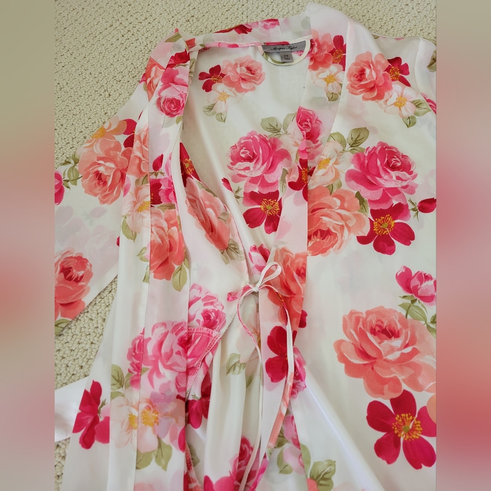 Morgan Taylor Floral Robe - Picture 6 of 13